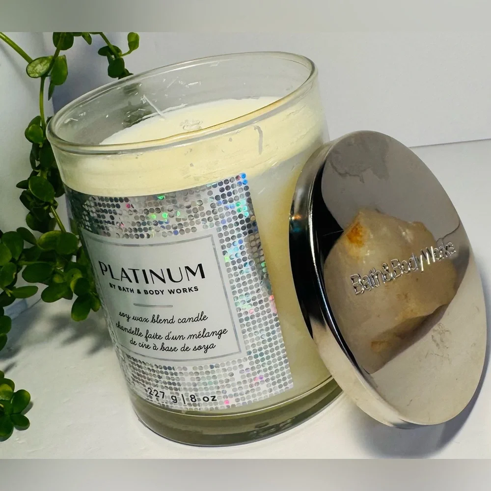 Bath & Body Works Platinum 1 Wick Candle - Holographic Silver NWOT - Picture 5 of 9